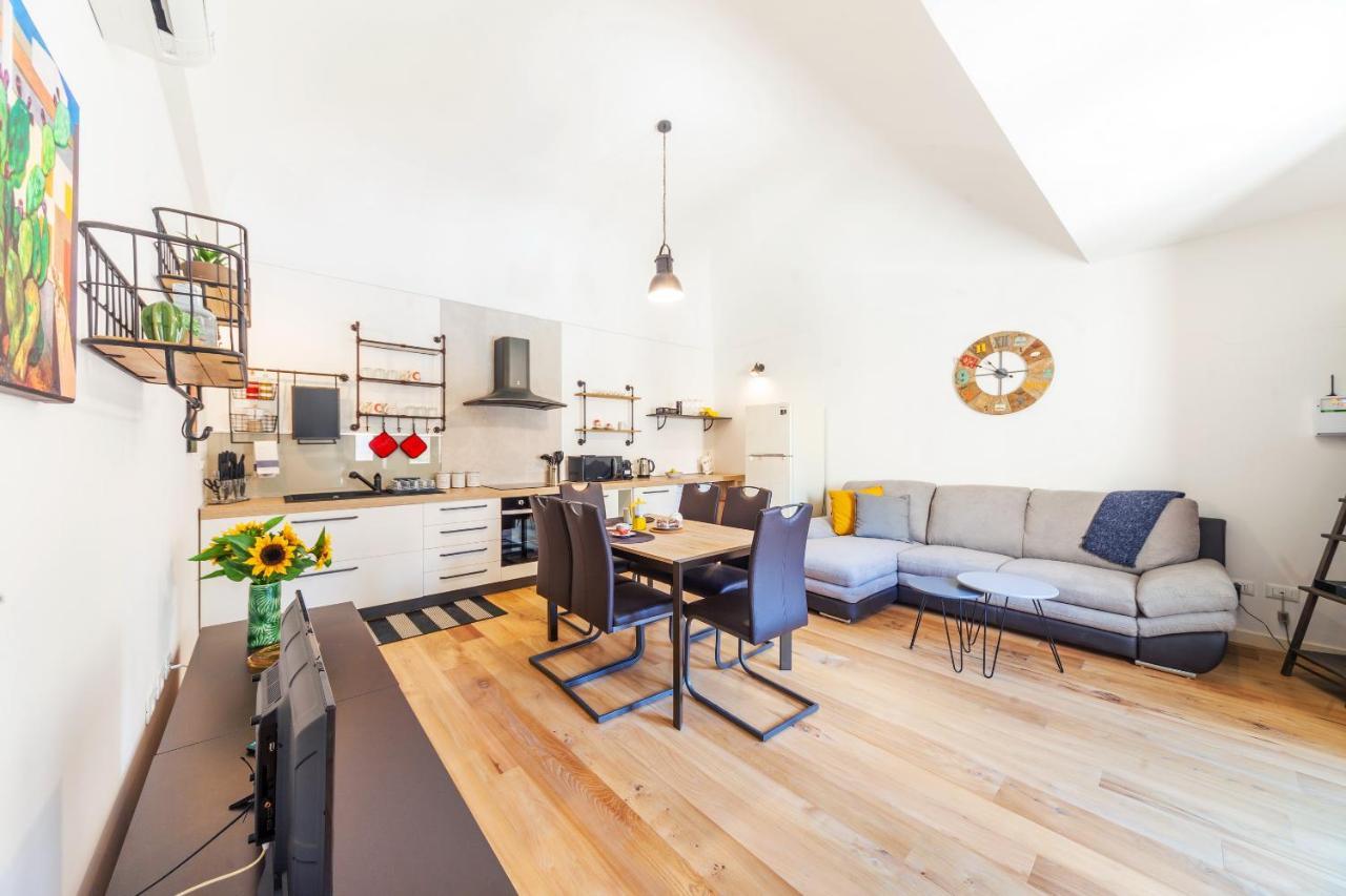 Vakalu-Piazza Duomo Charming Apartment Сиракузы Экстерьер фото