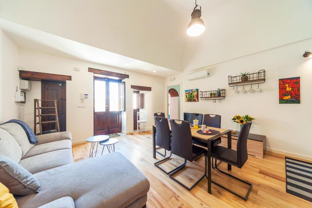 Vakalu-Piazza Duomo Charming Apartment Сиракузы Экстерьер фото