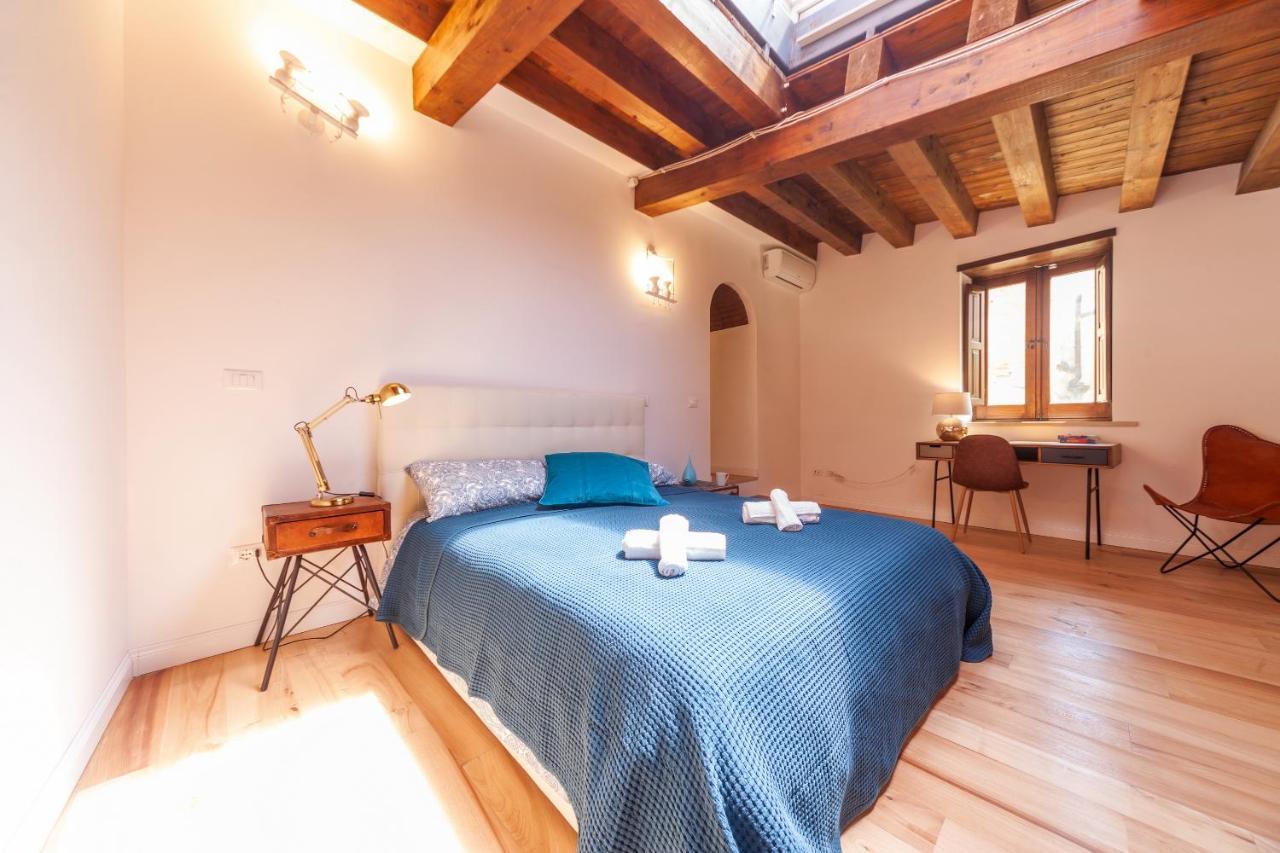 Vakalu-Piazza Duomo Charming Apartment Сиракузы Экстерьер фото